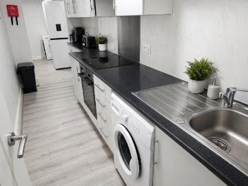 Royal Park Terrace, Leeds 3 bed flat to rent £1,560 pcm...