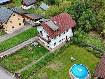Rückzugsort im Grünen – großzügiges Wohnhaus mit Garten,...