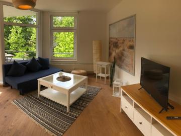 Ruhig, hell, möbliert Apartment mit Balkon und Top...
