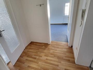 Ruhige helle 2 Raum Wohnung mit Garage