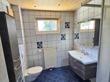Seltenes Naturjuwel:Ruhiges 2 Fam. Wohnhaus + 1 Ha Grund...
