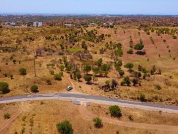RUINA COM TERRENO COM PIP APROVADO PARA MORADIA T3 COM...