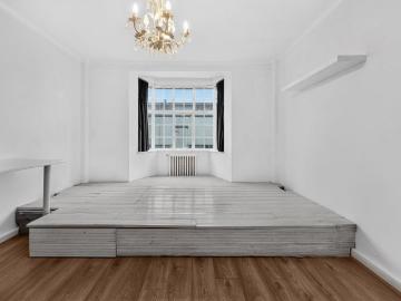 Russell Court, Woburn Place, London. Studio to rent...