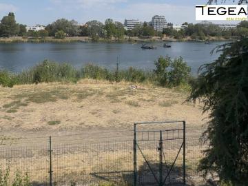 Schwimmvergnügen mit Schattenplatzerl Badehütte auf...