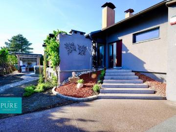 SCHICKER BUNGALOW mit Schwimmteich & XL Garage in...