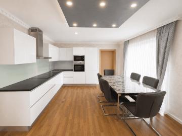 Schöne Anleger Wohnung mit guter Aufteilung und Balkon...
