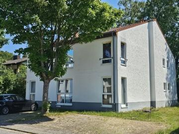 Schöne Eigentumswohnung 2 ZKB mit Terrasse in...