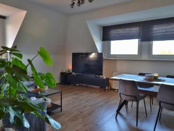 Schöne gemütliche DG Wohnung in einem ruhigen Haus