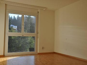 Schöne und grosse 3.5 Zi Wohnung mit Eckbalkon