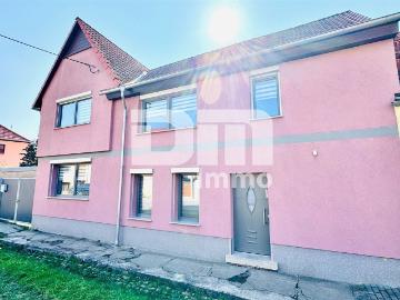 Schönes Wohnhaus mit Doppelgarage, Terrasse und...