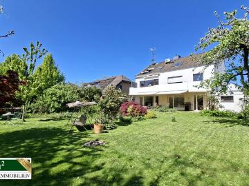 schönes Zweifamilienhaus mit traumhaftem Grundstück und...