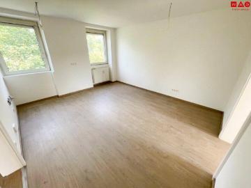 Sanierte 2 Zimmer Wohnung mit eigenem Garten!