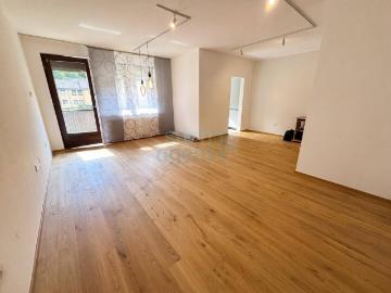 Sanierte 2 Zimmer Wohnung mit Südbalkon, Tiefgarage und...