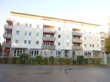 sanierte 3 Zimmer Wohnung im Dachgeschoß mit Terrasse