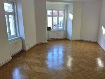 Erstbezug: 3 ZIMMER Altbau, extra Küche neu möbliert,...