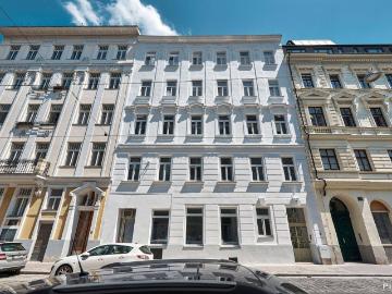 Altbauwohnung beim Wallensteinplatz Sanierungsobjekt!