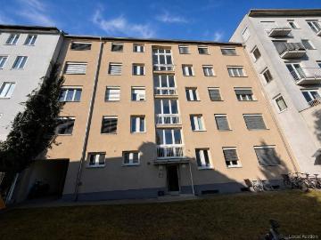 Sanierungsbedürftige Eigentumswohnung im DG
