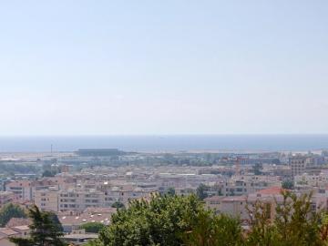 SAINT LAURENT DU VAR – 3 PIÈCES DE 66 M² AVEC TERRASSE,...