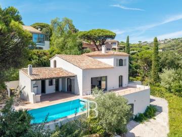 SAINTE MAXIME VILLA RÉNOVÉE STUDIOS PISCINE