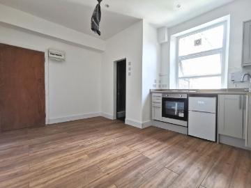 Salusbury Road, Queens Park NW6 Studio to rent £1,300...