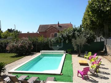 SARRIANS Villa avec piscine sur 1106 m² de terrain