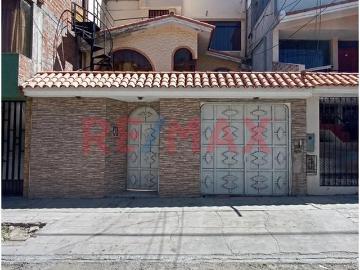 ¡Se Vende Amplia Casa En Jlbyr! ✨