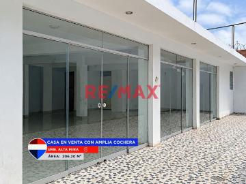 Se Vende Casa Con Amplios Espacios, Cochera Y Terraza En...