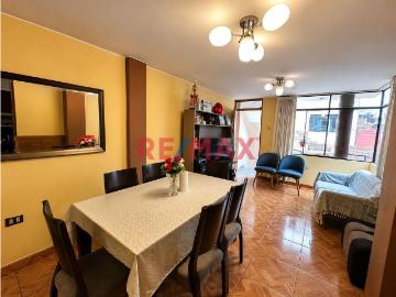 Se Vende Casa De 120 M² Con 2 Departamentos...