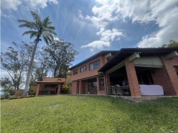 Se vende casa en calle cerrada 700m2 Alto Hatillo 5989