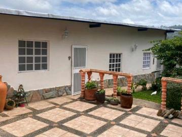 Se vende casa en Colinas de Carrizal