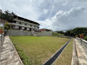 Se vende casa 1580m2 6H+S/4.5B+S/14P La Lagunita