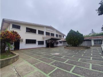 Se vende casa 1.200m2 La Lagunita 0373