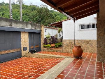 En Venta Hermosa Casa en Colinas de los Ruices. Sucre