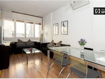 Se alquila habitación en apartamento de 4 dormitorios en...