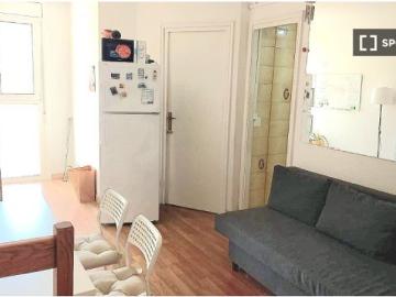 Se alquila habitación en piso compartido de 3...