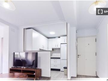 Se alquila habitación en piso compartido de 3...