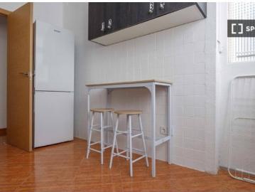 Se alquila habitación en piso compartido de 4...