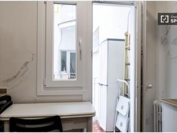 Se alquila habitación en piso compartido de 4...