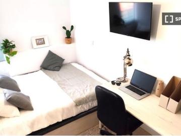 Se alquila habitación en piso compartido de 5...