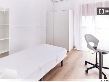 Se alquila habitación en piso compartido de 5...