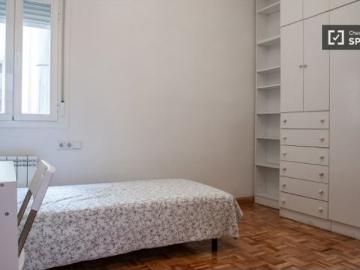 Se alquila habitación en piso compartido de 5...
