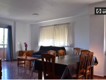 Se alquila habitación en piso de 3 dormitorios en valencia