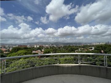 Se alquila PH 700M2/4H+2s/6b+s/6p/Los Chorros/0692