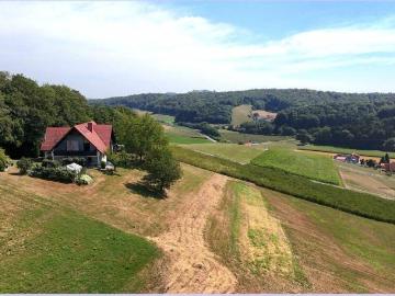 Wohnhaus mit 2 Wohneinheiten, großer Garten, Garagen,...