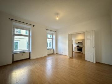 Sehr großzügige 3 Zimmer Wohnung gegenüber der...
