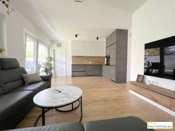 Sehr helle, gut eingeteilte 3 Zimmer Wohnung mit Terrasse