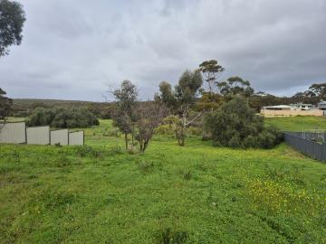 Sell with Robert Miloseski! 1,215m² Vacant Block of Land