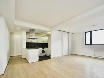 Shaftesbury Road, London, 2 Bedroom Flat