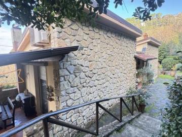 Singola in vendita a Massarosa