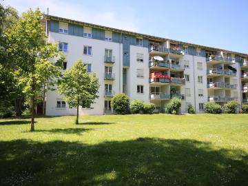 Sonnige Wohnung mit Balkon und separater Küche!